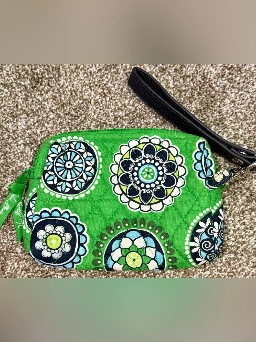 Vera Bradley CUPCAKES GREEN Zippered Wallet Wristlet Small Handbag Quilted Blue